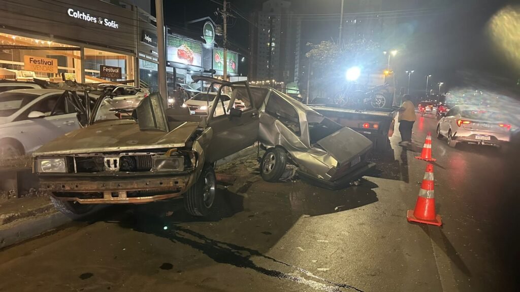 WhatsApp-Image-2025-07-25-at-00.44.01-1024x576 Alta velocidade, imprudência e carro partido ao meio: polícia investiga racha na Avenida Miguel Sutil