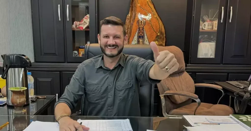 saveclip-app_462627406_18332993419179506_3925047323508784258_n-1-urhcda0ico4x-1024x538 Prefeito de Brasnorte tem mandato cassado por compra de votos com frango, combustível e dinheiro