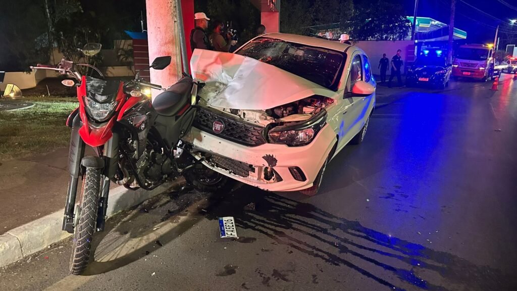 1000583305-1024x576 Homem provoca acidentes e agride jornalistas durante confusão na Avenida Miguel Sutil em Cuiabá