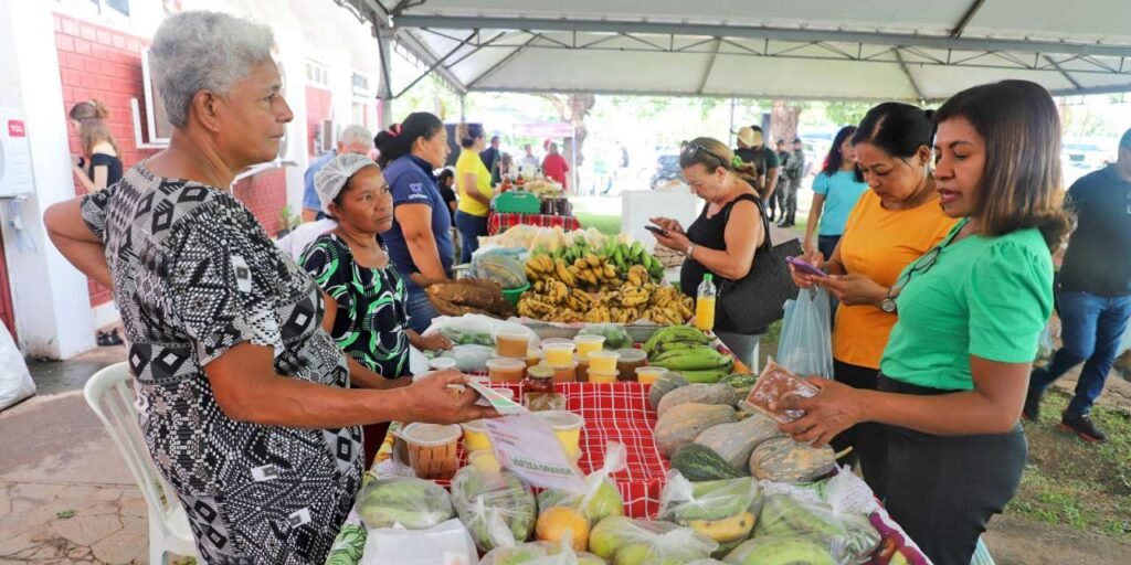 117e03e35dd72b6fb5e10fbdbc4598c0-1024x512 Várzea Grande: Feira da Família movimenta praça em frente à Prefeitura nesta quinta (7)
