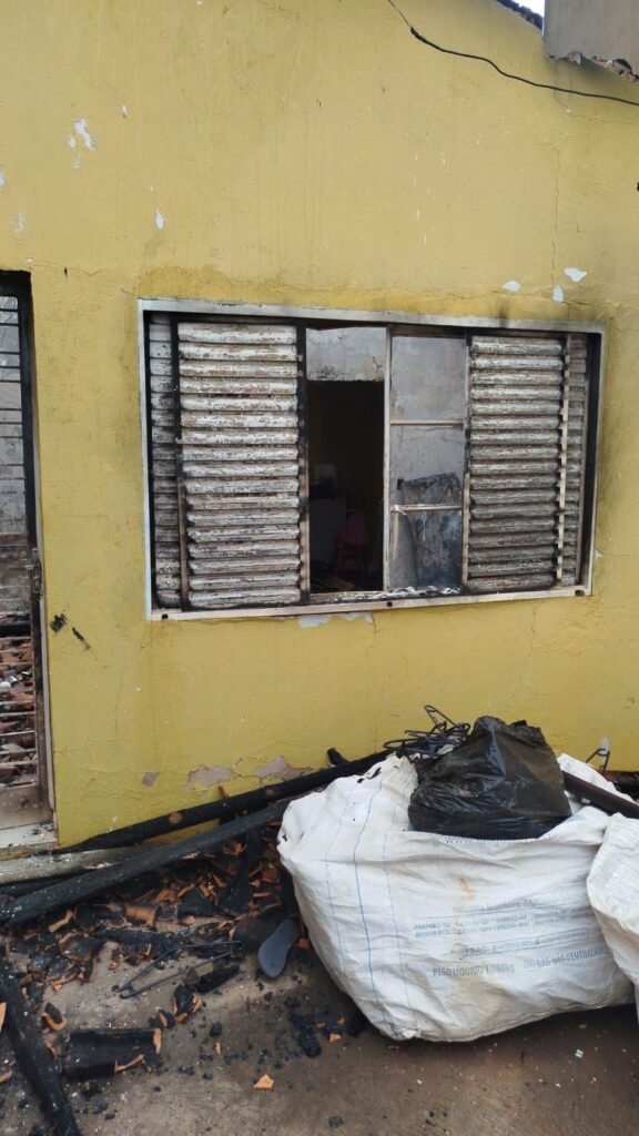 22a597a8-9c17-4616-93bb-d0c4220c355e-576x1024 Advogada de Cuiabá perde tudo em incêndio criminoso após tentativa de feminicídio e inicia vaquinha online
