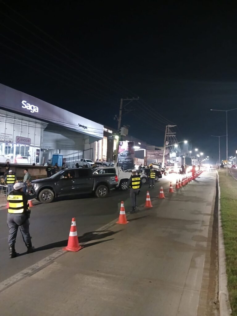 50ea68eb-be38-4599-aeac-99f284a6a5b2-768x1024 Operação Lei Seca em Várzea Grande autua 76 motoristas e prende 9 na Av. da Feb