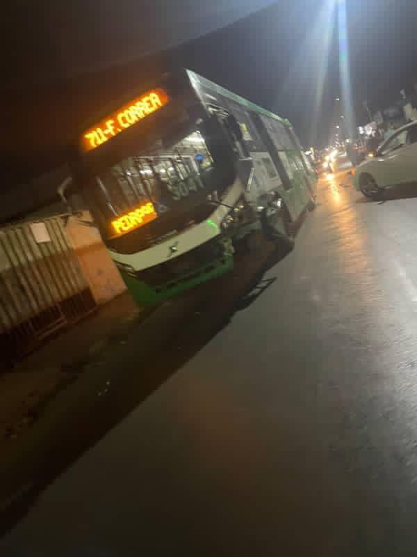 WhatsApp-Image-2025-08-03-at-22.51.24 Grave acidente no Jardim Industrial deixa feridos após carro colidir com ônibus