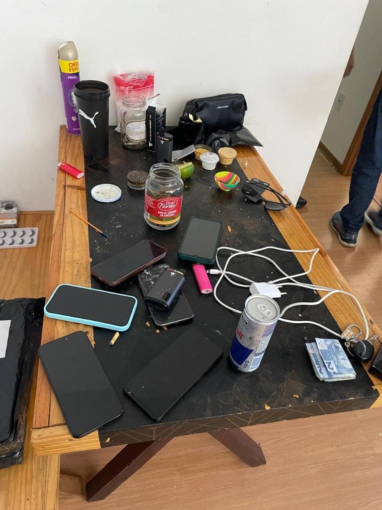 WhatsApp-Image-2025-08-07-at-10.38.01-5 Quatro são presos com drogas, armas e munições em condomínio no Altos do Coxipó