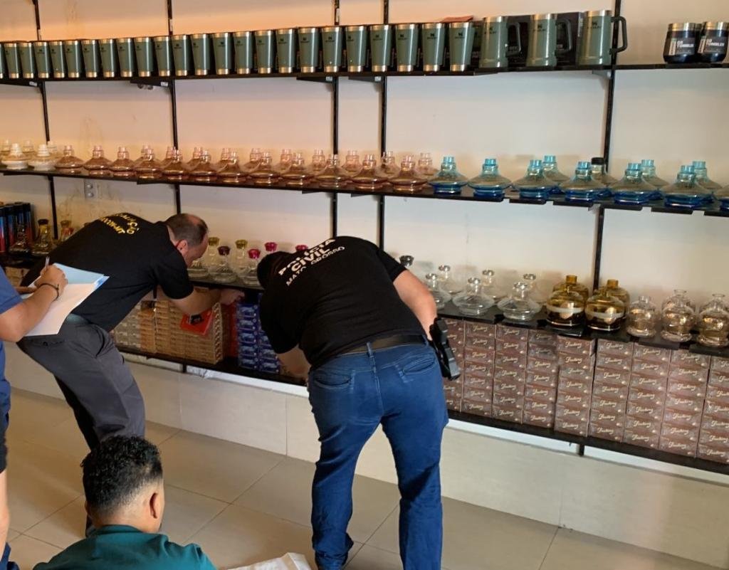 WhatsApp-Image-2025-08-27-at-10.14.57 Polícia Civil e Procon apreendem 260 caixas de papéis de seda falsificados em tabacaria em Cuiabá