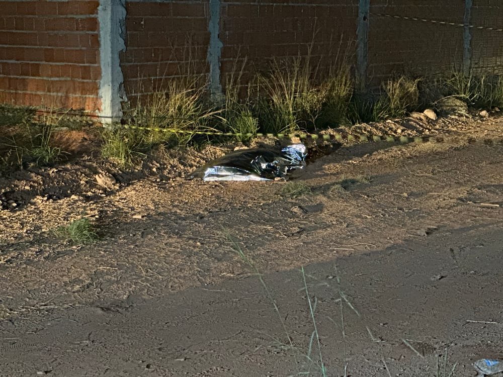 1000605449 Homem é executado a tiros em rua escura no bairro Fábio II, em Cuiabá