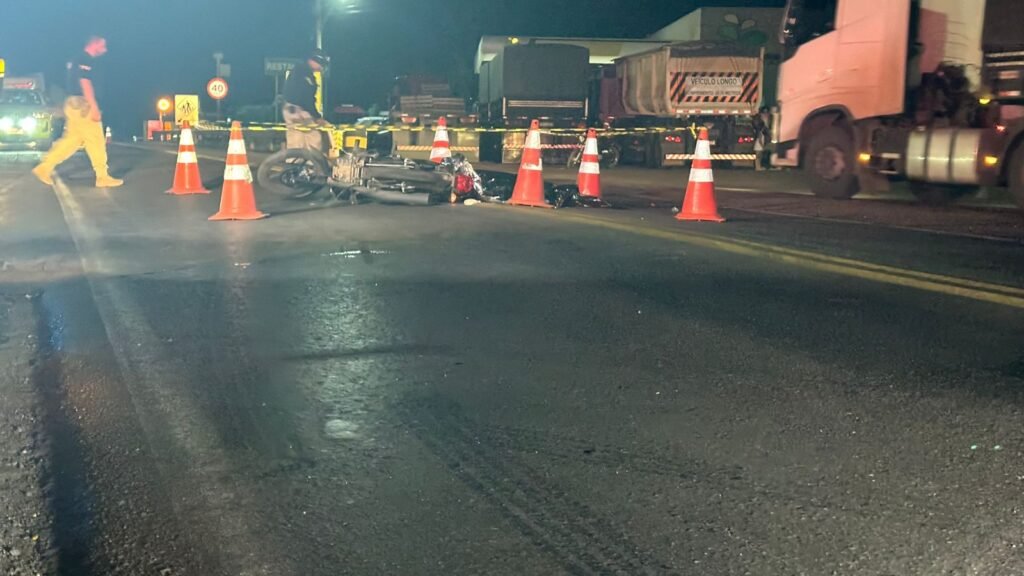 1000610225-1024x576 Jovem morre atropelado por caminhão na Rodovia dos Imigrantes em Várzea Grande