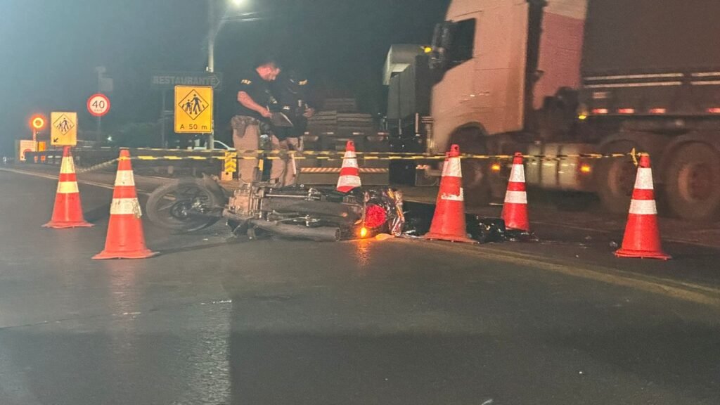 1000610228-1024x576 Jovem morre atropelado por caminhão na Rodovia dos Imigrantes em Várzea Grande