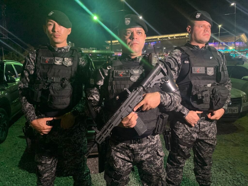 1000613910-1024x768 Força Tática desmonta ponto de tráfico e apreende grande quantidade de drogas em Cuiabá