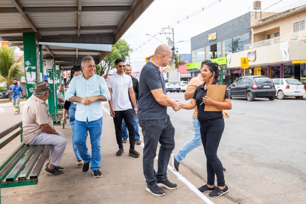 2025-09-05-15-05-imgl9052-68bb34793e504-1024x683 Prefeito acompanha obras de revitalização da Praça Ana Martinha no Pedra 90