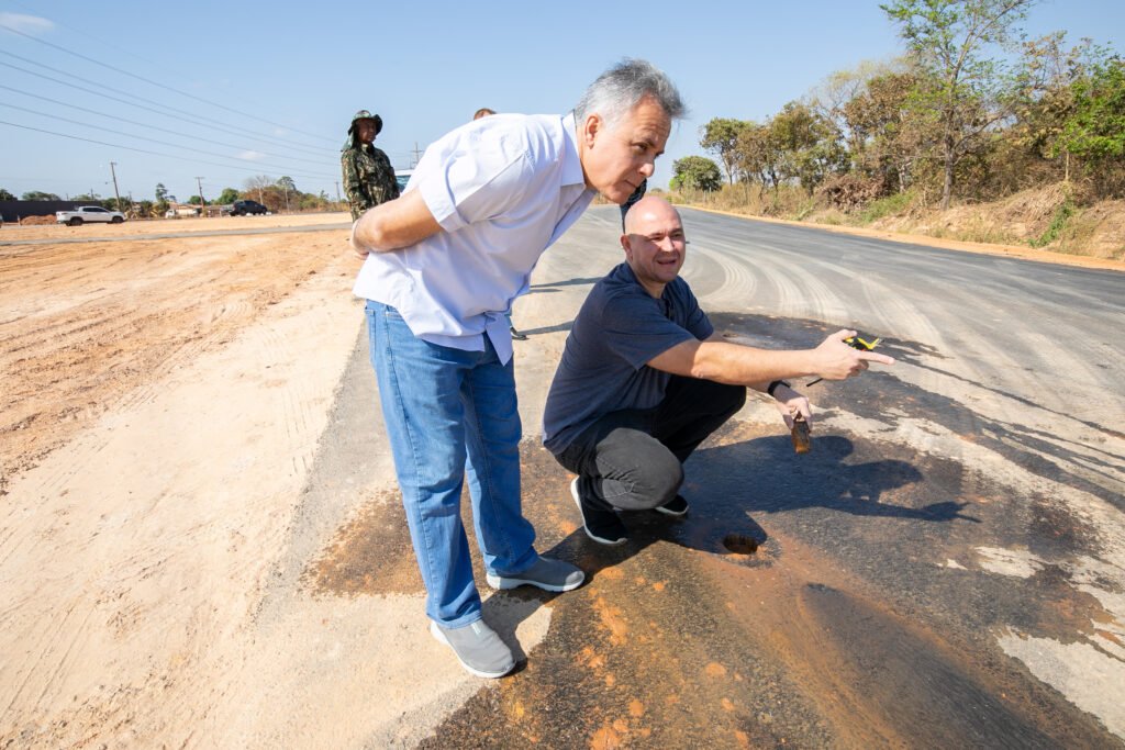 2025-09-06-16-52-0h4a3265-68bc9efc13c35-1024x683 Prefeito fiscaliza pavimentação na Contorno Leste e ouve moradores sobre demandas