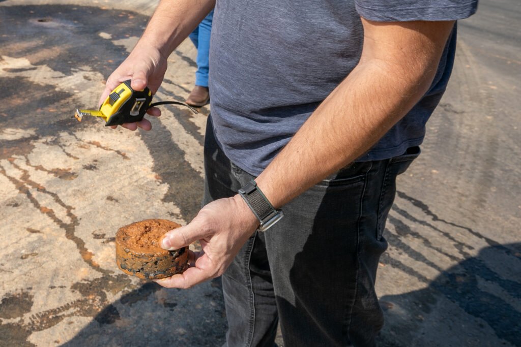 2025-09-06-16-52-0h4a3274-68bc9efccdc32-1024x683 Prefeito fiscaliza pavimentação na Contorno Leste e ouve moradores sobre demandas