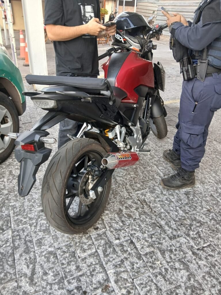 WhatsApp-Image-2025-09-04-at-19.19.57-768x1024 Jovem é flagrado fazendo manobras perigosas com moto sem placa em Várzea Grande