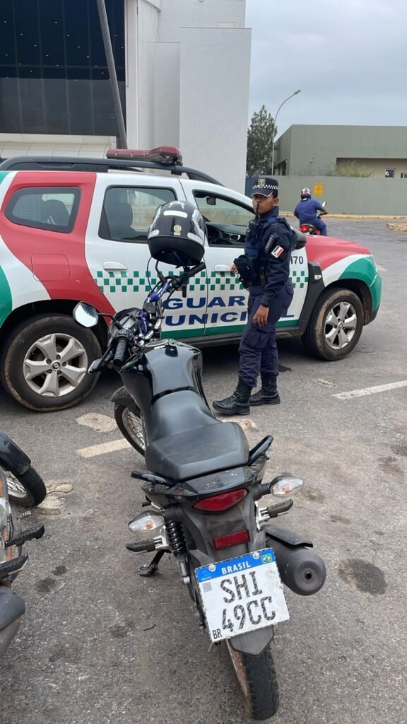 1000624527-576x1024 Motociclista de 52 anos é detido com placa adulterada em Várzea Grande