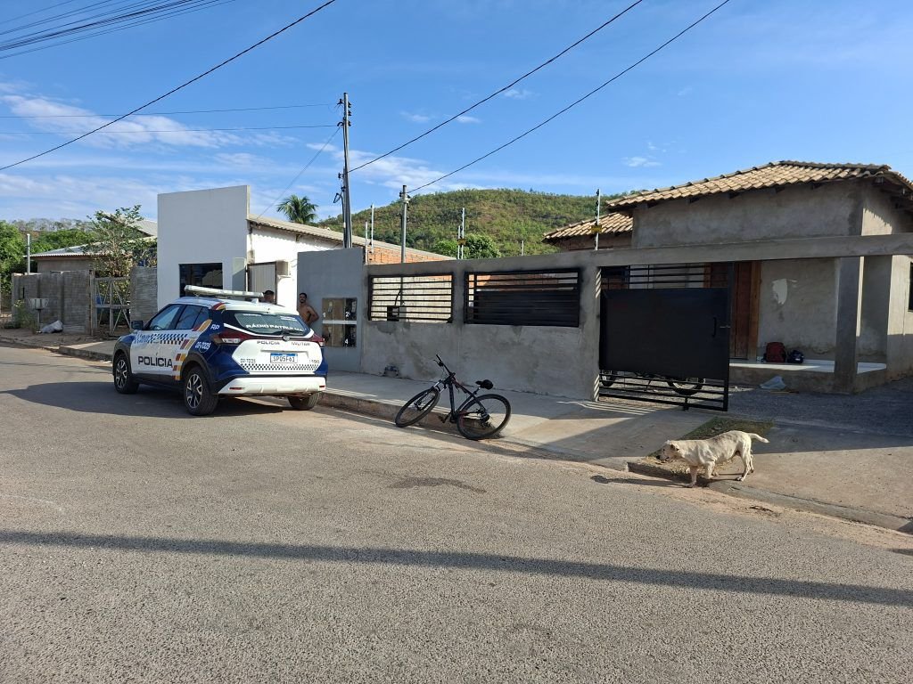 1000630866 FEMINICÍDIO EM NOBRES: HOMEM INVADE CASA DA EX-NAMORADA E A MATA A TIROS COM ARMA FURTADA DE POLICIAL MILITAR