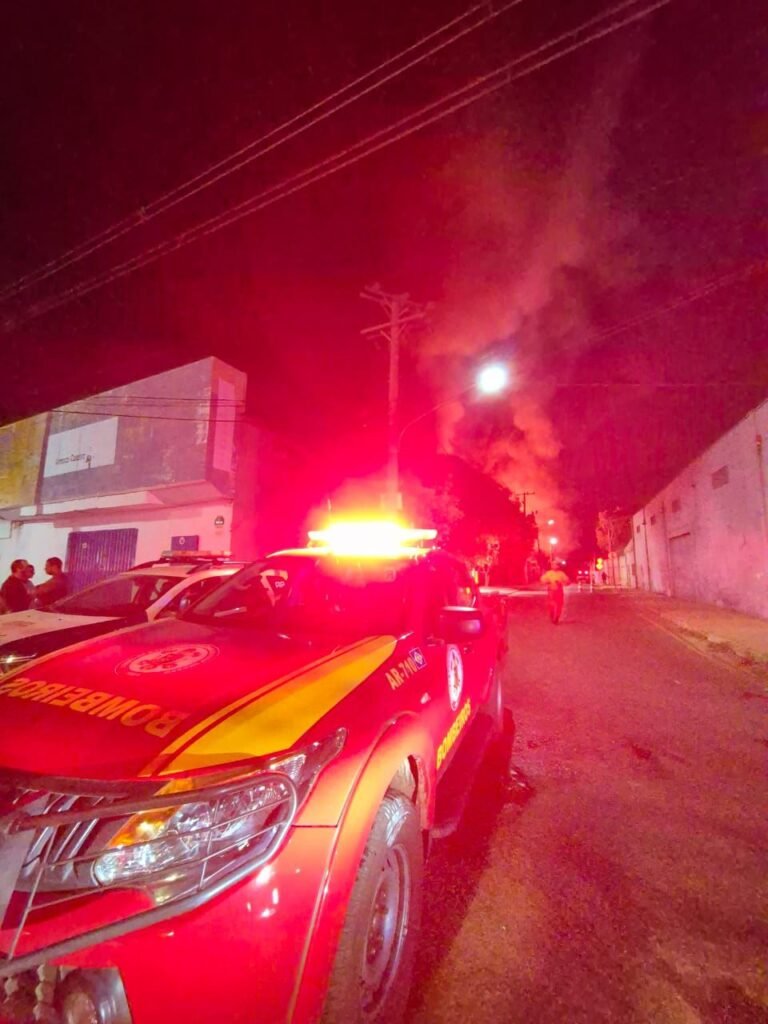 1000631644-768x1024 INCÊNDIO DE GRANDES PROPORÇÕES DESTRÓI RECICLAGEM CANAÃ NO COPHAMIL, EM CUIABÁ