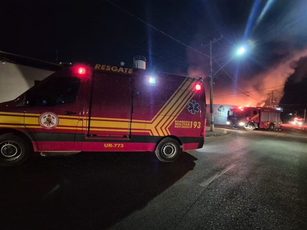 1000631647-1024x768 INCÊNDIO DE GRANDES PROPORÇÕES DESTRÓI RECICLAGEM CANAÃ NO COPHAMIL, EM CUIABÁ
