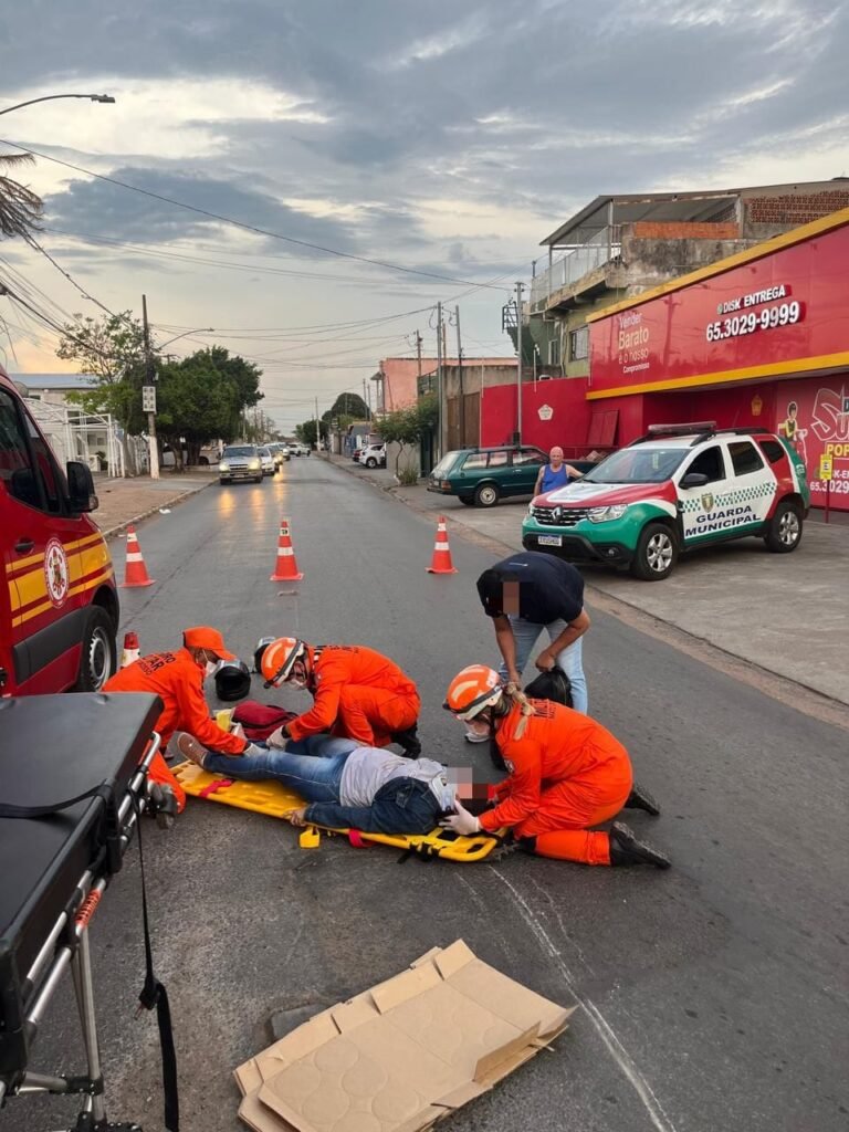 2ac9e445-88fa-46b7-ace2-9b2a8290f57e-768x1024 Mulher fica ferida em colisão entre moto e carro em Várzea Grande