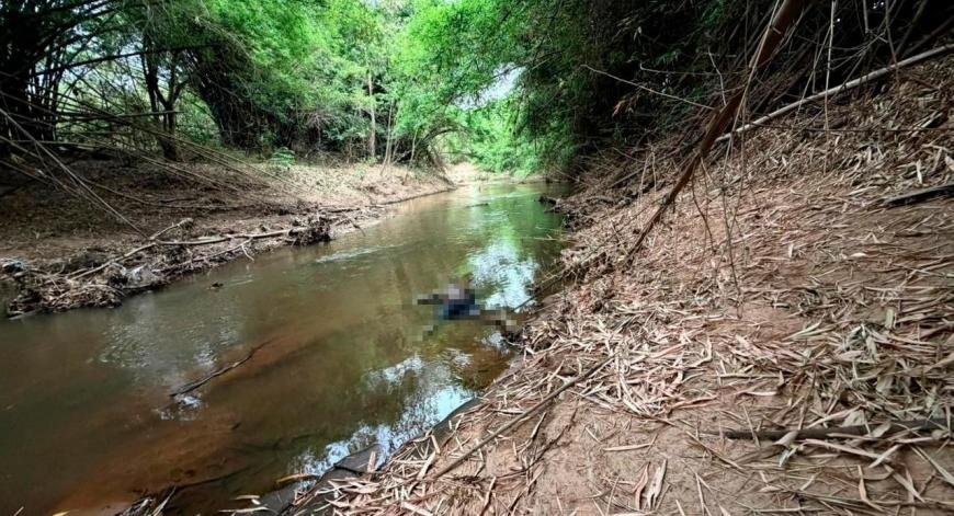 73a05dd8874eb3d067c756662234b090 Corpo em decomposição é encontrado boiando em córrego de Rondonópolis