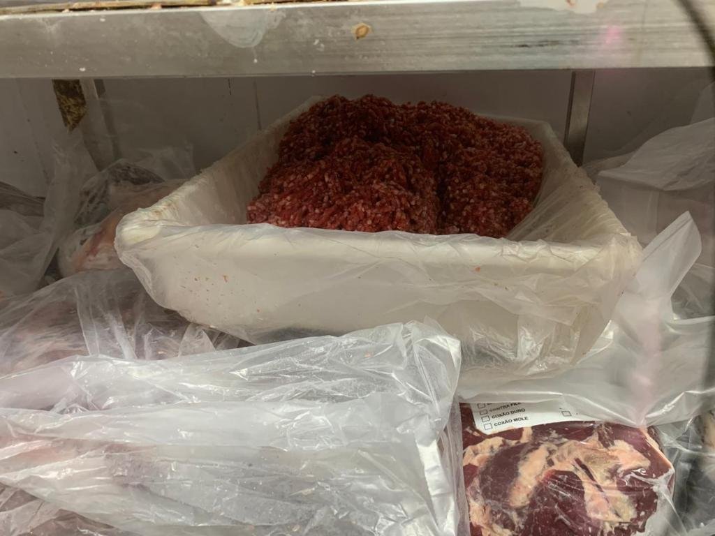 WhatsApp-Image-2025-10-16-at-09.58.06-1 Açougue é interditado em Cuiabá por graves irregularidades sanitárias e falta de higiene