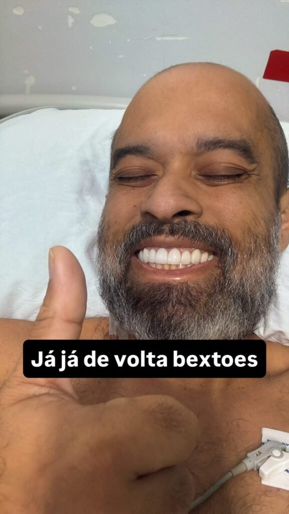 WhatsApp-Image-2025-10-18-at-12.11.51-1-576x1024 “Já já de volta”: Xômano emociona ao postar mensagem de otimismo durante recuperação