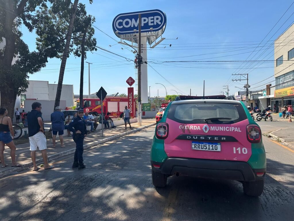 WhatsApp-Image-2025-10-26-at-10.04.15-1024x768 Homem sobe em caixa d’água e ameaça se jogar na Avenida Alzira Santana, em Várzea Grande