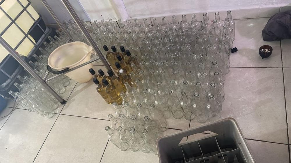 a-a-567 Fábrica clandestina de bebidas é interditada em Várzea Grande; proprietário é preso