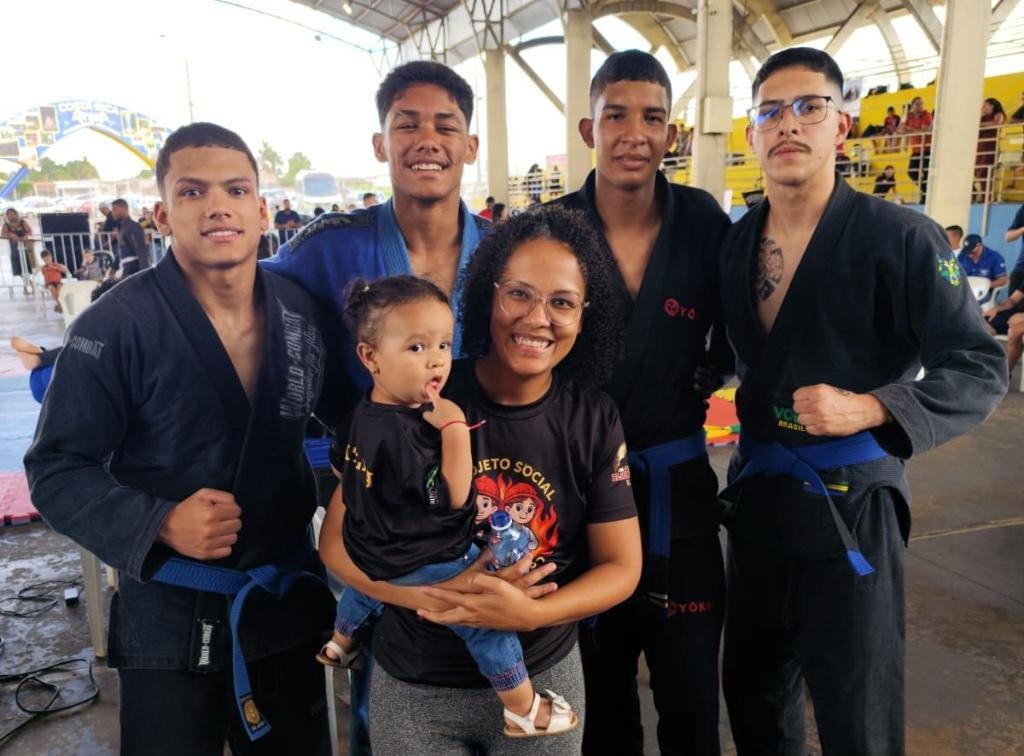 jiu-jitsu Alunos do projeto Atletas do Fogo conquistam 15 medalhas em campeonato de Jiu-Jitsu
