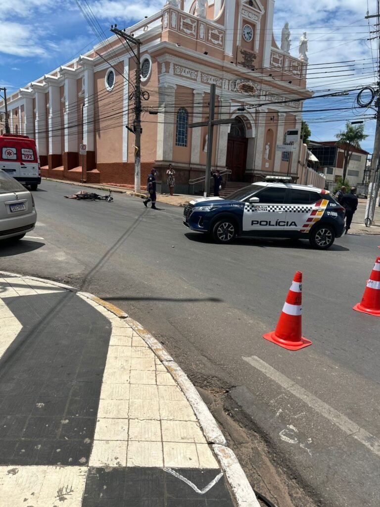 1000659267-768x1024 Tragédia em Cuiabá: ciclista morre atropelado por caminhão na Avenida 15 de Novembro