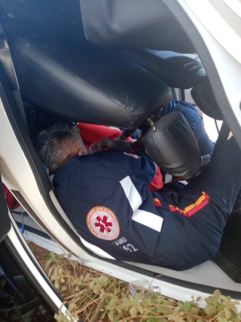 1000662666-768x1024 Mulher passa mal, perde o controle e capota carro em Várzea Grande