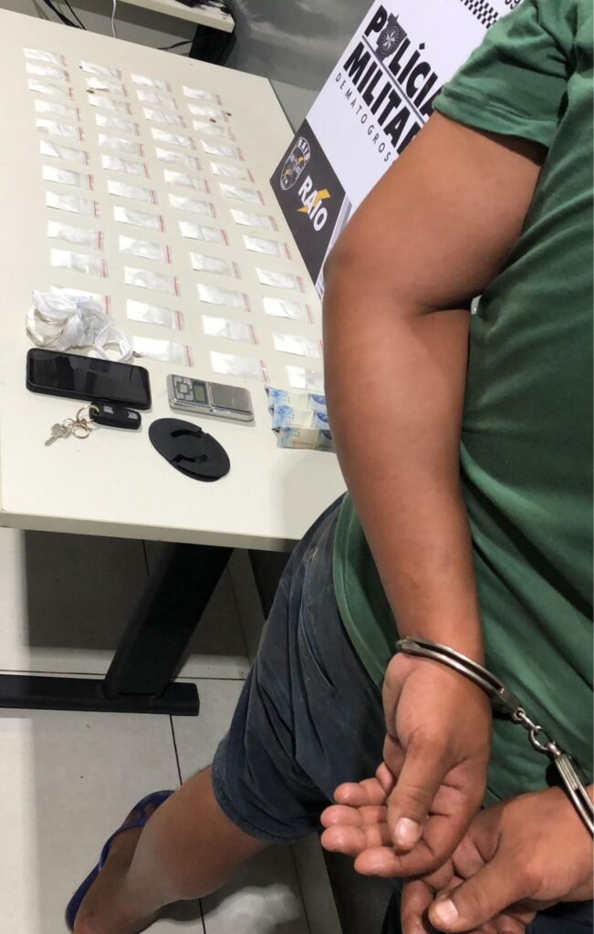 1000673066-651x1024 Flagrante no Mapim: RAIO intercepta BMW branca e prende suspeito com porções de cocaína em Várzea Grande