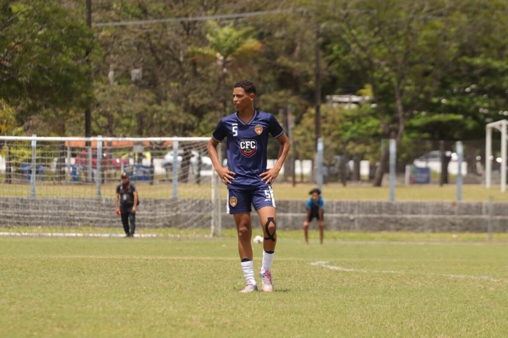 1000674044-1024x682 Jovem talento cuiabano brilha no futebol Paraibano