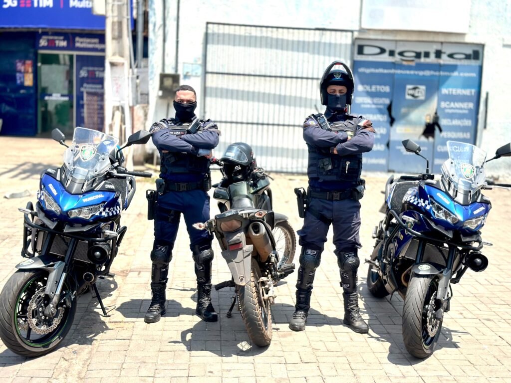 1000679736-1024x768 Motociclista em alta velocidade é flagrado com moto roubada no centro de Várzea Grande