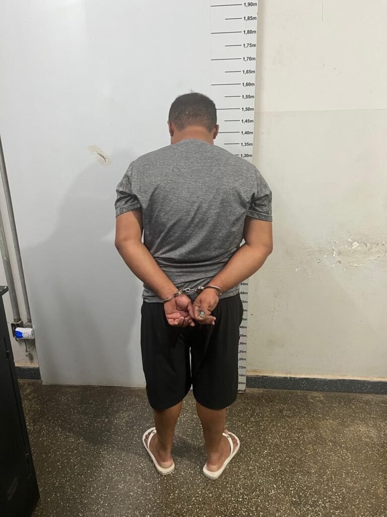 1000683564-768x1024 Homem embriagado colide caminhonete contra portão e impede saída da esposa em Cuiabá