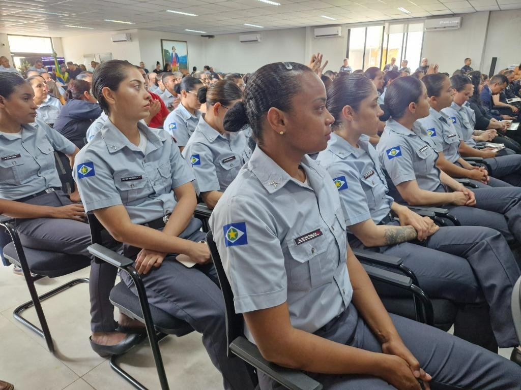 MEDALHAS-POLICIAL-MULHER-4 PMMT homenageia mais de 100 mulheres e esposas de militares em solenidade especial em Cuiabá
