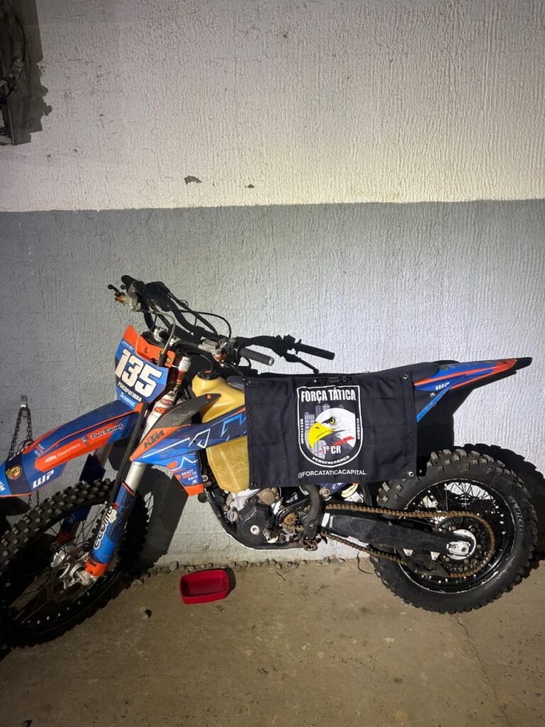 WhatsApp-Image-2025-11-02-at-10.21.21-768x1024 Força Tática prende dupla por tráfico de drogas e receptação de moto roubada em Cuiabá