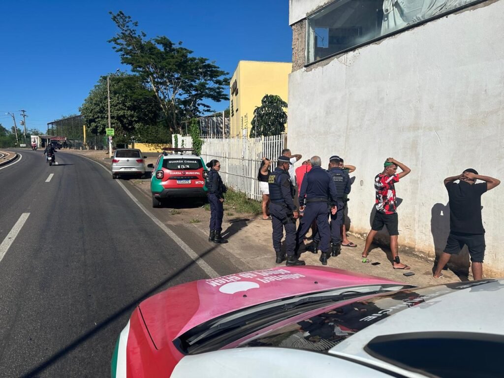 WhatsApp-Image-2025-11-20-at-14.36.25-1-1024x768 MOTORISTA EMBRIAGADO É PRESO APÓS DIRIGIR EM ZIGUE-ZAGUE E CARREGAR MATERIAIS PARA Lança-Perfume EM VÁRZEA GRANDE