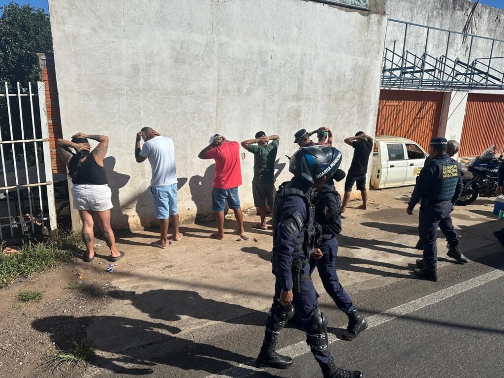 WhatsApp-Image-2025-11-20-at-14.36.26-1024x768 MOTORISTA EMBRIAGADO É PRESO APÓS DIRIGIR EM ZIGUE-ZAGUE E CARREGAR MATERIAIS PARA Lança-Perfume EM VÁRZEA GRANDE