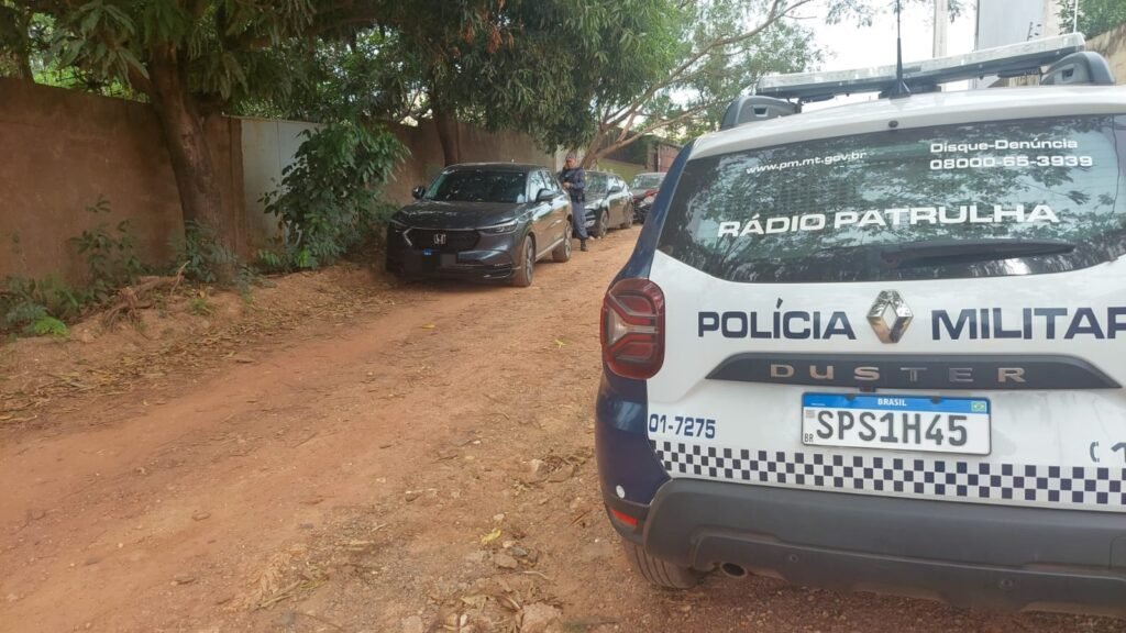 1000684370-1024x576 Veículo furtado é encontrado abandonado em rua de Cuiabá