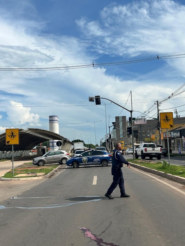 1000695889-768x1024 Atropelamento em via movimentada deixa pedestre em estado gravíssimo na João Ponce de Arruda