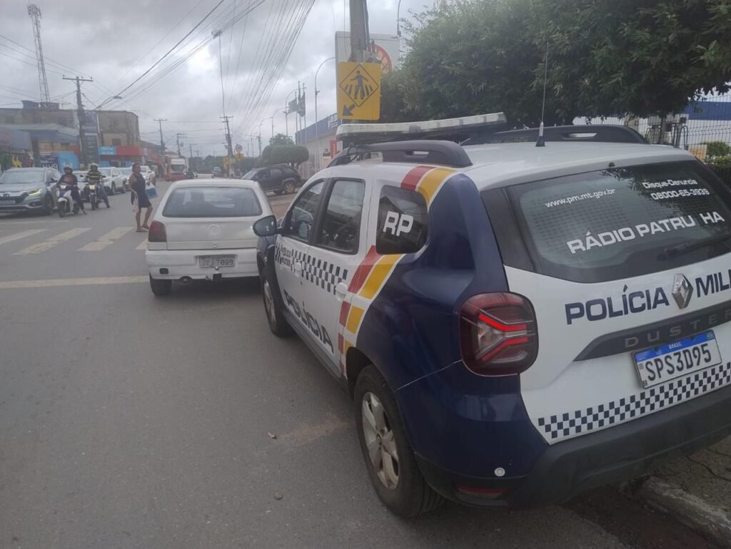 1000705934-1024x770 Veículo roubado com placa adulterada é recuperado pela PM no bairro Doutor Fábio, em Cuiabá
