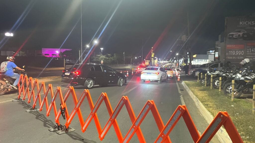 WhatsApp-Image-2025-12-06-at-09.33.35-1024x576 Colisão brutal na Av. da FEB deixa motorista morto durante a madrugada