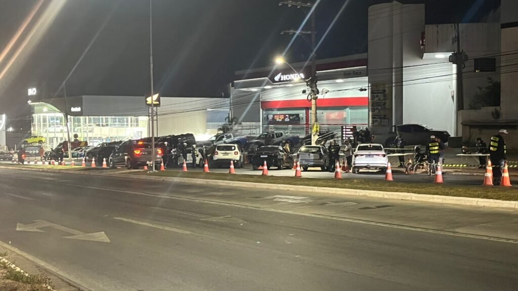 WhatsApp-Image-2025-12-06-at-09.33.36-1024x576 Colisão brutal na Av. da FEB deixa motorista morto durante a madrugada