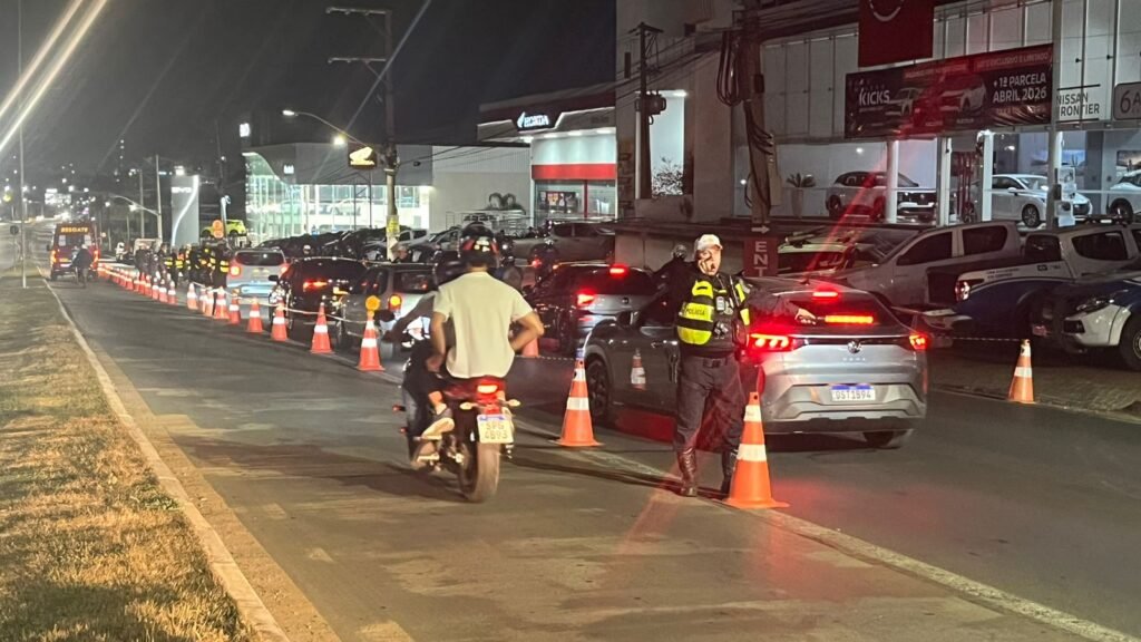 WhatsApp-Image-2025-12-06-at-09.33.37-1024x576 Colisão brutal na Av. da FEB deixa motorista morto durante a madrugada