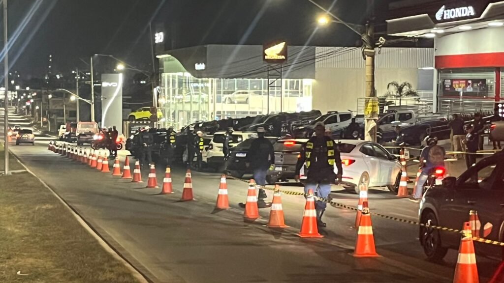 WhatsApp-Image-2025-12-06-at-09.33.38-1024x576 Colisão brutal na Av. da FEB deixa motorista morto durante a madrugada