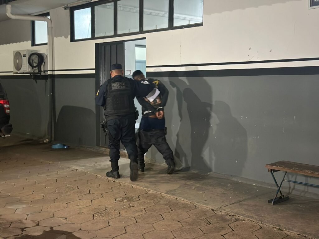WhatsApp-Image-2025-12-23-at-02.49.15-1024x768 Homem é preso após espancar esposa na frente dos filhos em Várzea Grande