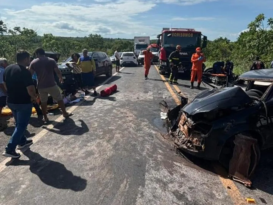 acidente-3 Batida frontal na MT-010 deixa seis feridos, incluindo bebê, e aciona helicóptero de resgate