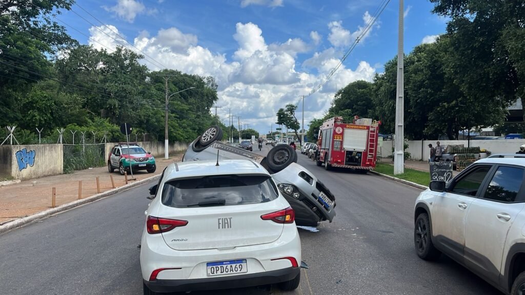 1000718073-1024x576 Capotamento mobiliza Bombeiros e Guarda Municipal na avenida Dom Orlando Chaves