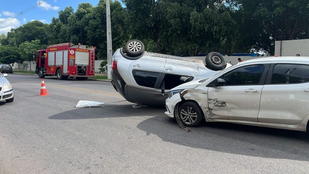 1000718076-1024x576 Capotamento mobiliza Bombeiros e Guarda Municipal na avenida Dom Orlando Chaves