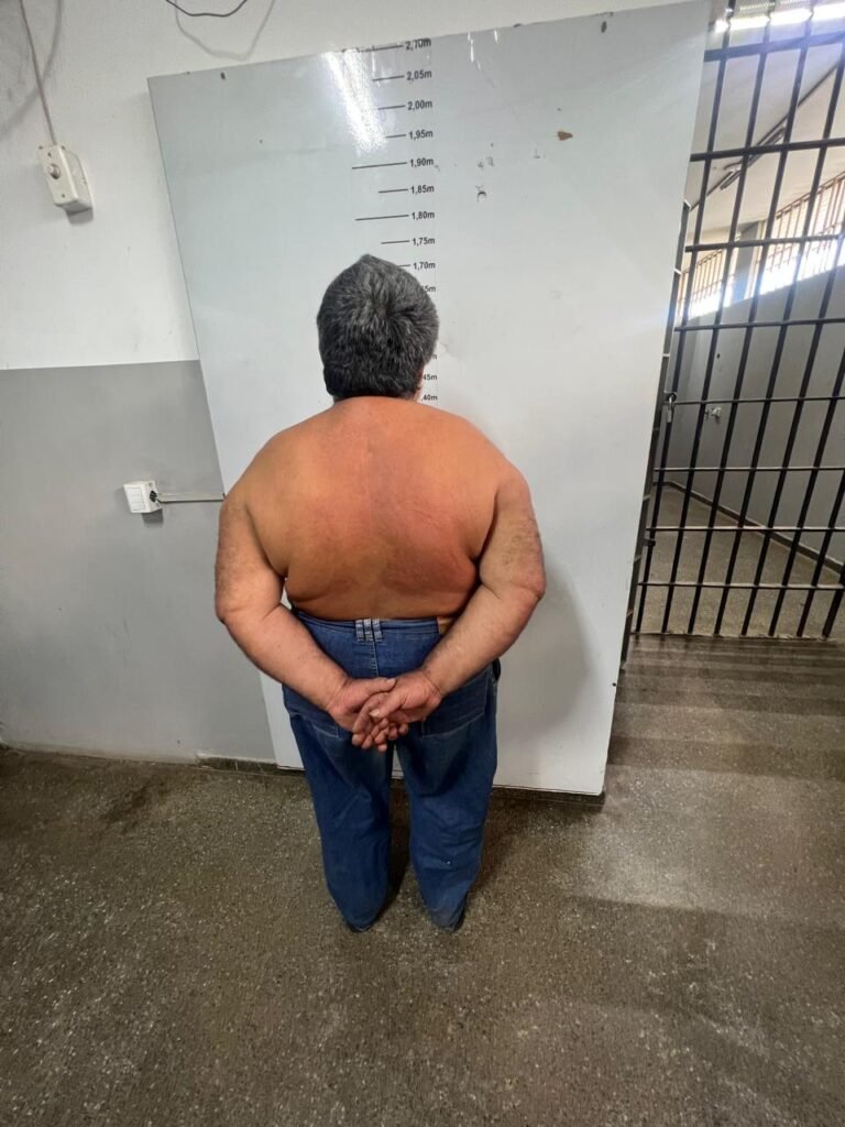 1000737473-768x1024 Briga termina em tentativa de homicídio no Jardim Vitória; homem é esfaqueado e suspeito preso em flagrante